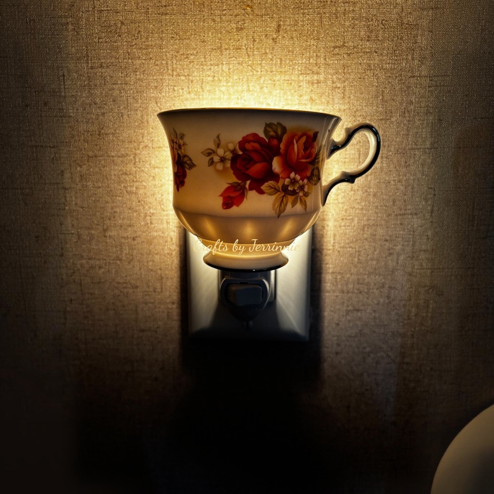 Vintage Queen Anne‎ Pink Roses Tea Cup Night Light